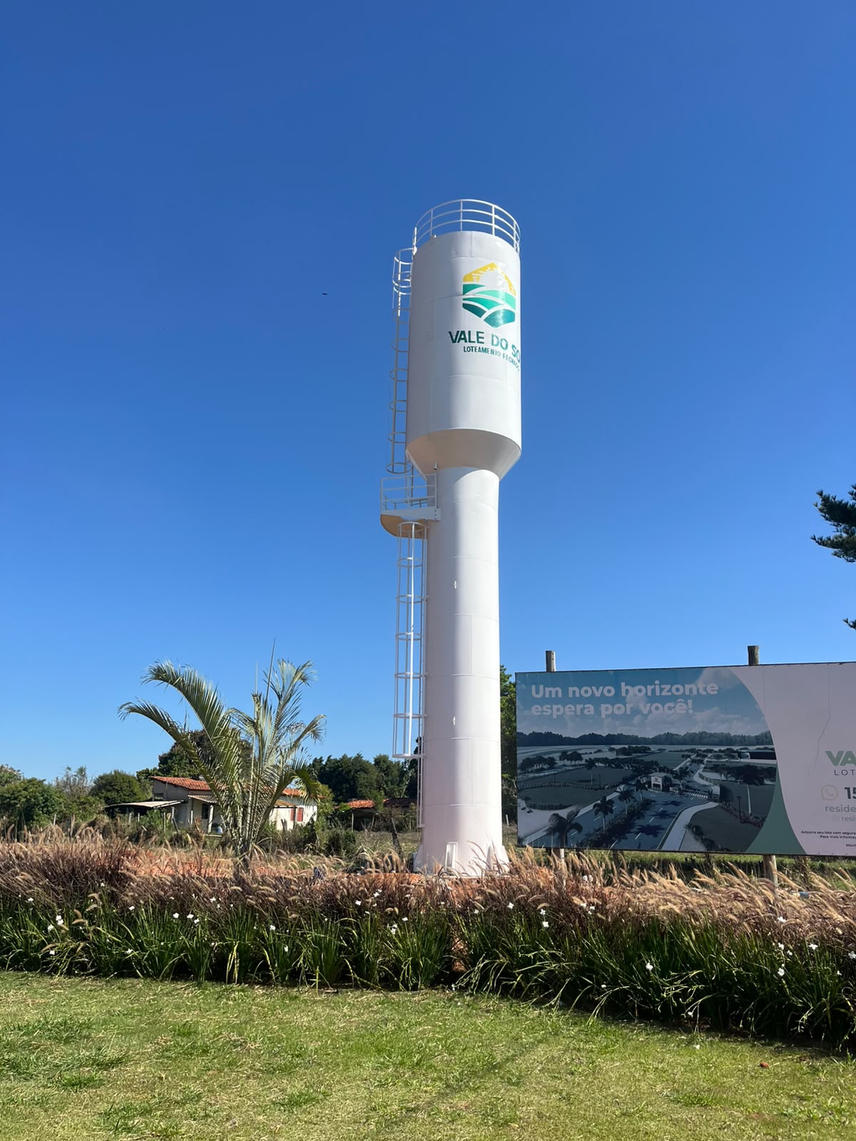 Reservatório elevado instalado em empreendimento